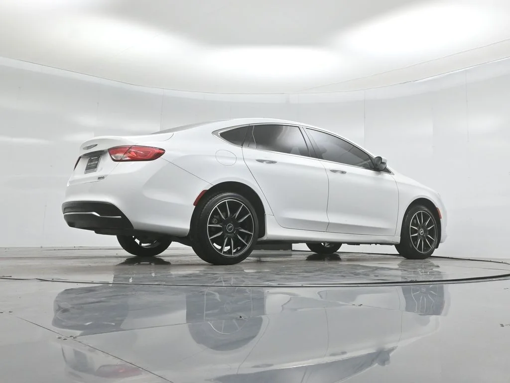 Used 2015 White Chrysler Limited image 44