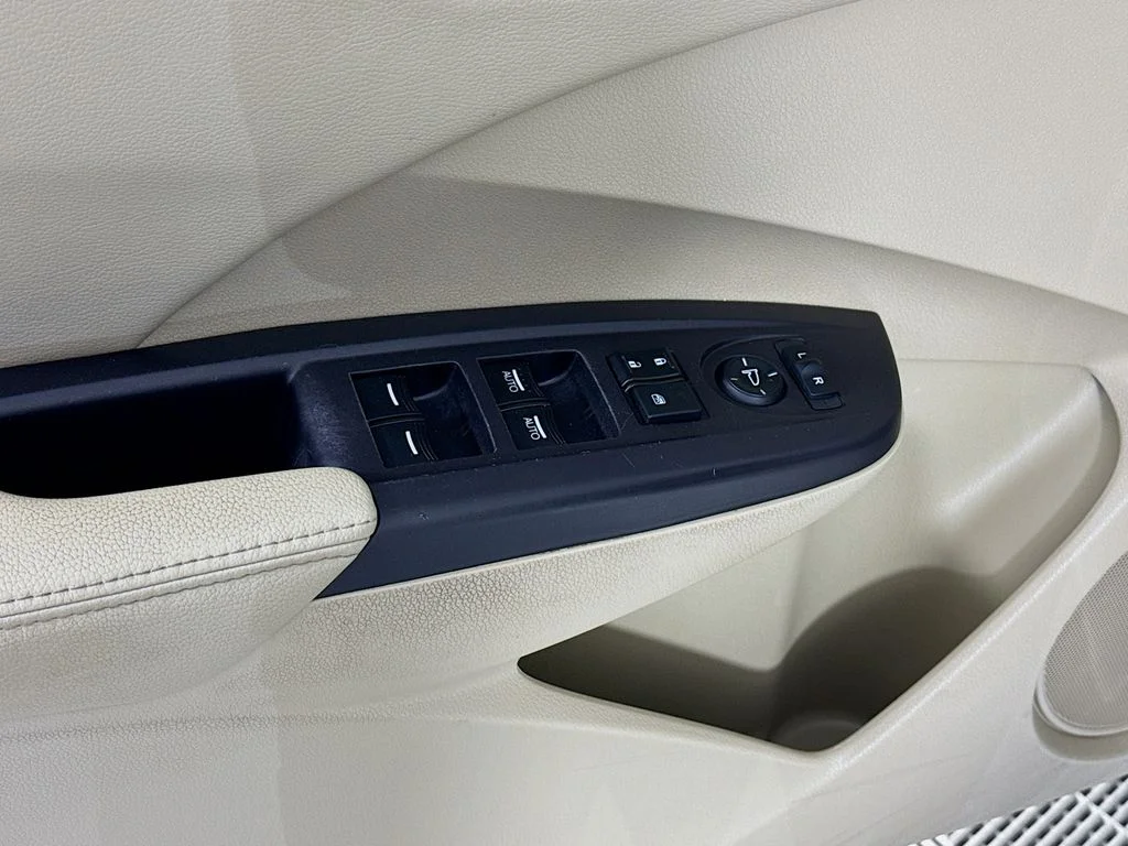Used 2014 White Diamond Pearl Acura Technology Package image 19