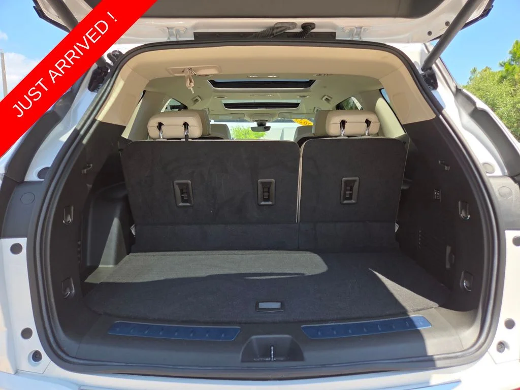 Used 2023 White Buick Avenir image 20