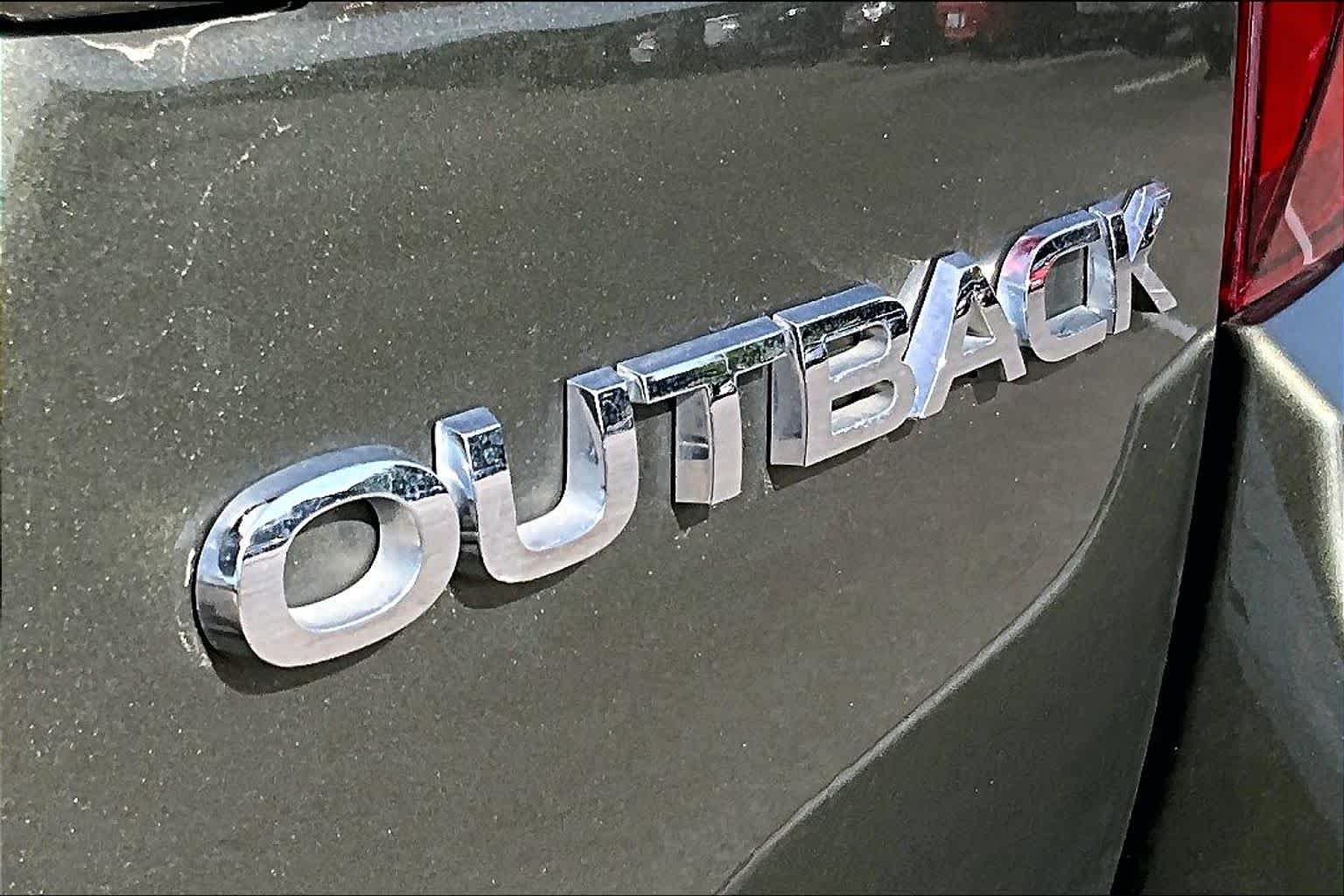 Used 2018 Wilderness Green Metallic Subaru Limited image 29