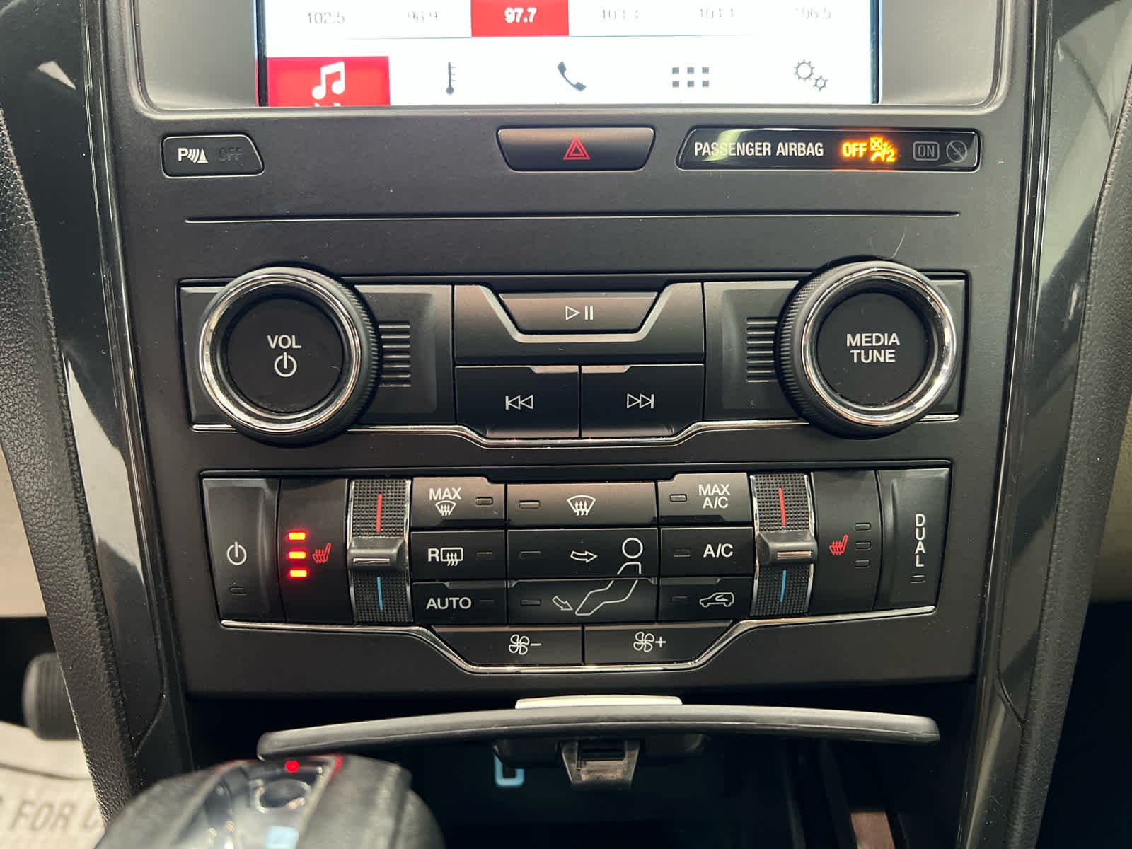 Used 2018 Magnetic Metallic Ford XLT image 4