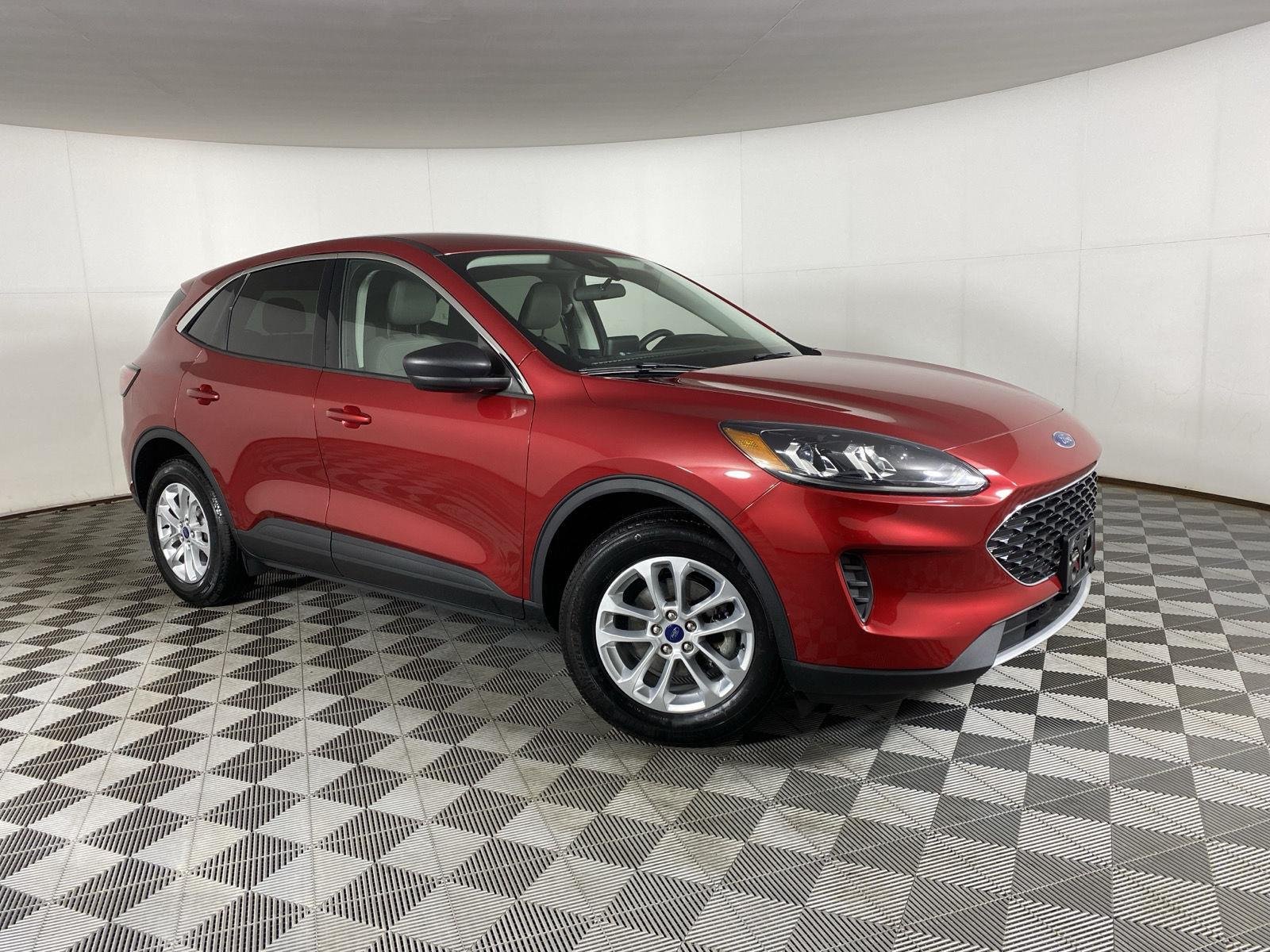 Used 2022 Rapid Red Metallic Tinted Clearcoat Ford SE image 16