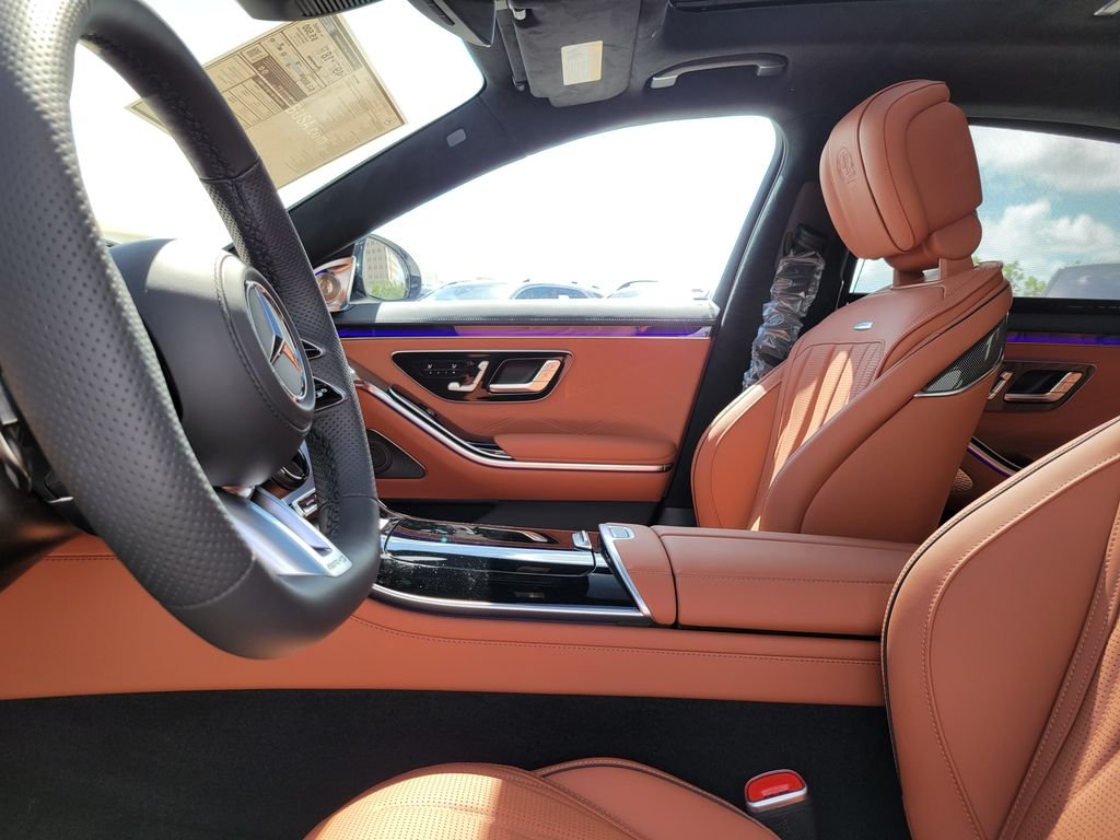 New 2026 MANUFAKTUR Moonlight White Magno Mercedes-Benz AMG® S 63 E 4MATIC® Sedan image 22