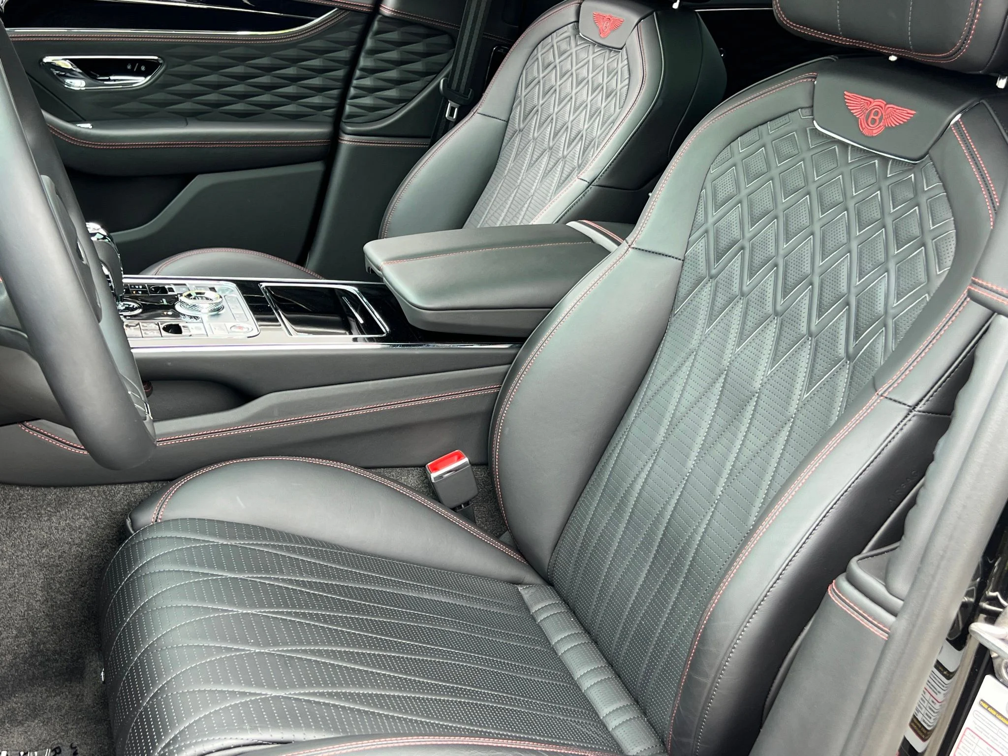 Used 2022 Black Bentley V8 image 4