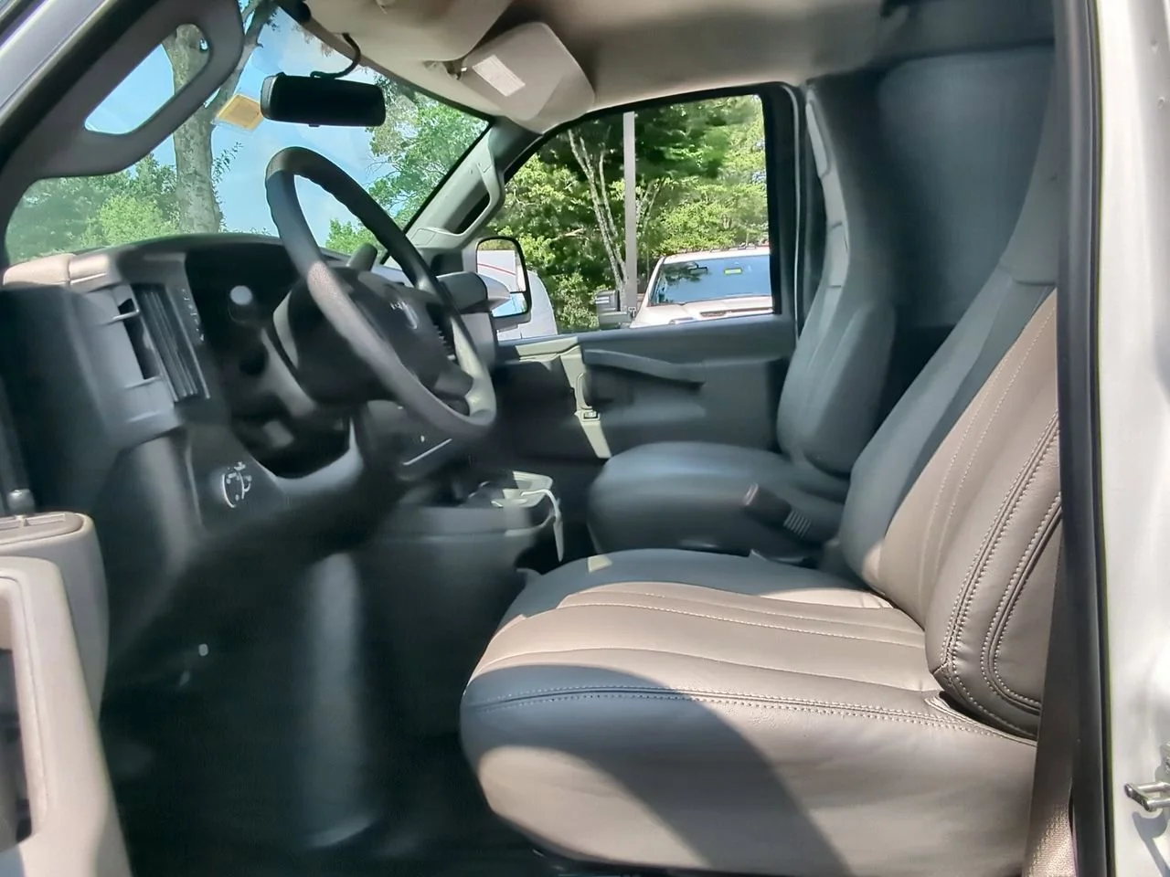 New 2026 Summit White GMC Work Van image 17