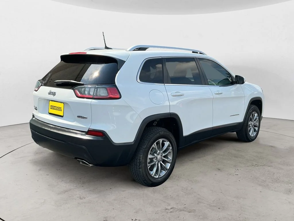 Used 2019 White Jeep Latitude Plus image 5