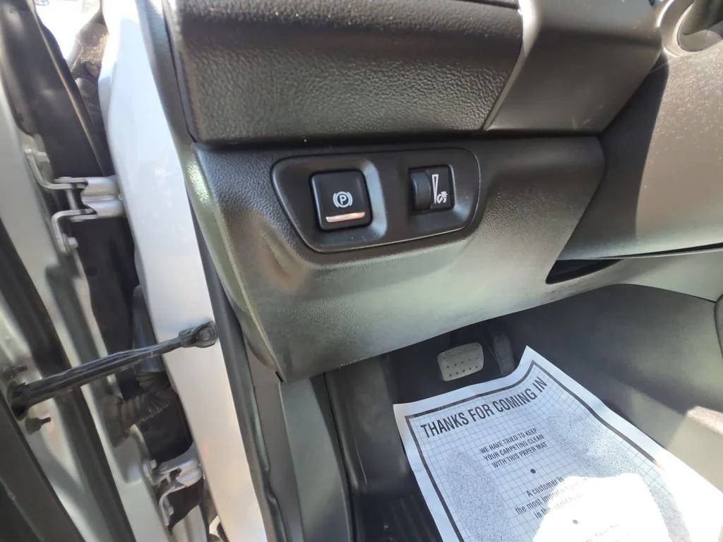 Used 2017 QUICKSILVER METALLIC GMC SLT image 26