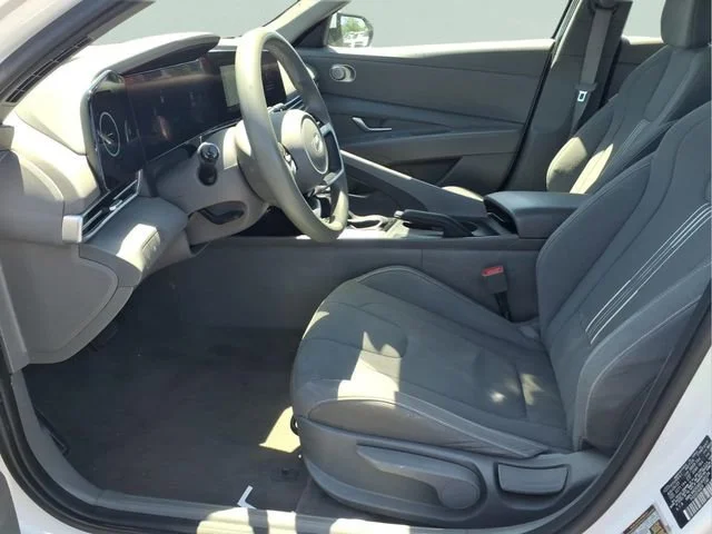 Used 2024  Hyundai SEL image 19