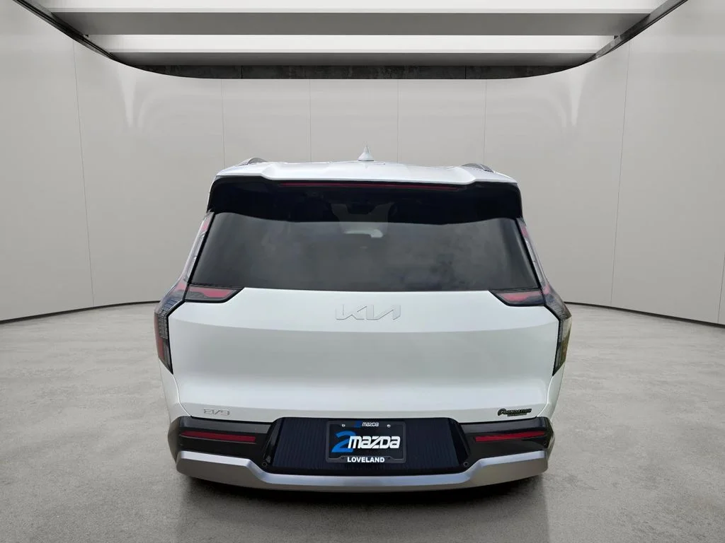 Used 2024 Snow White Pearl Kia Land image 4