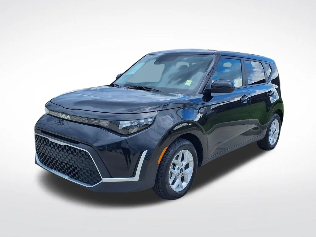Used 2025 Black Kia LX image 3