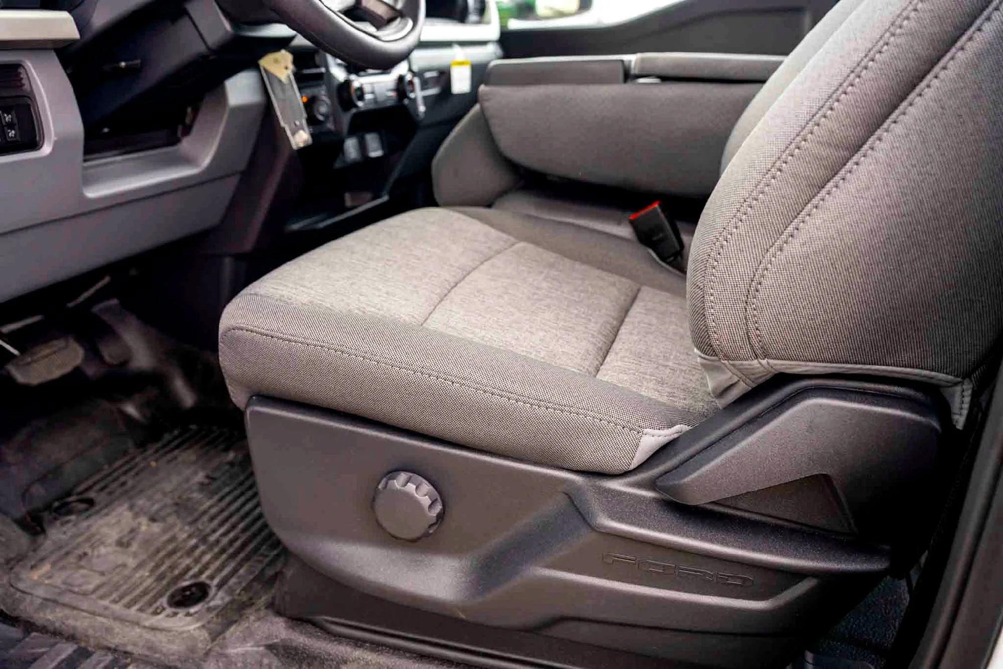 New 2026 Oxford White Ford XL image 11