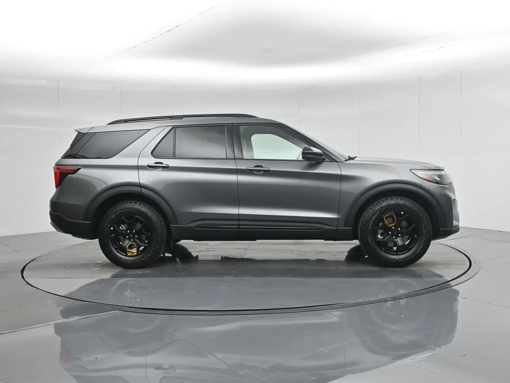 New 2026 Carbonized Gray Metallic Ford Tremor image 33