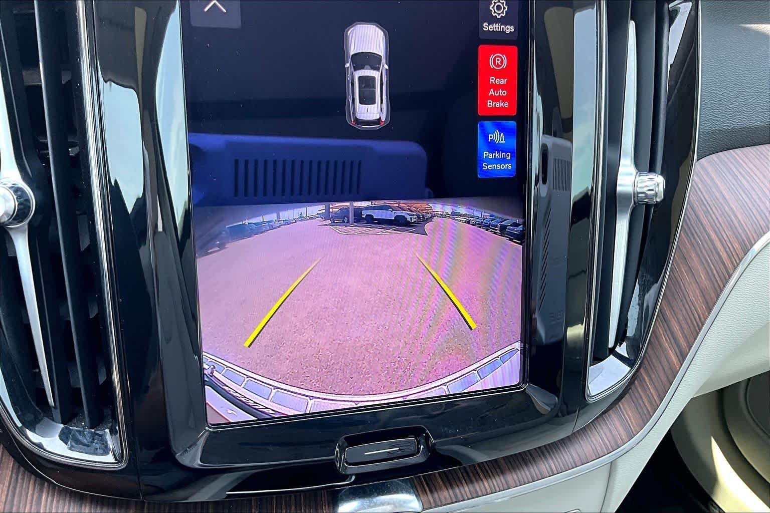Used 2022  Volvo Momentum image 27