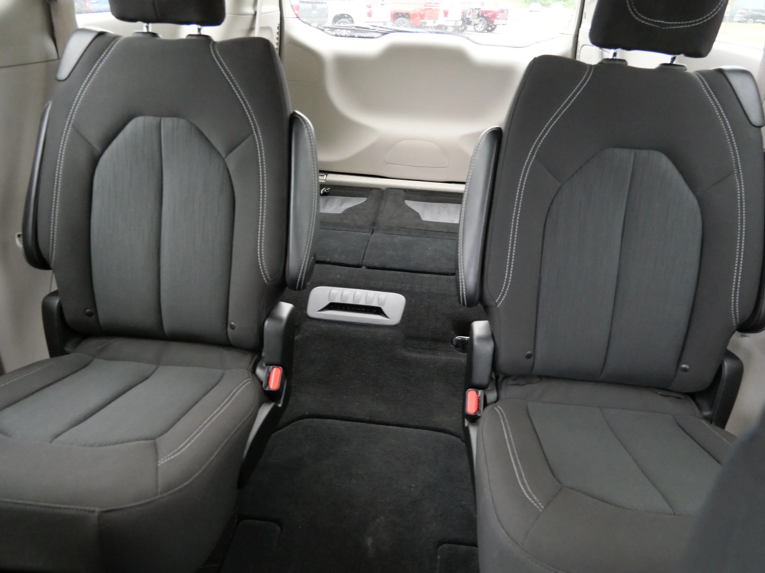 Used 2024 Brilliant Black Crystal Pearlcoat Chrysler LX image 13