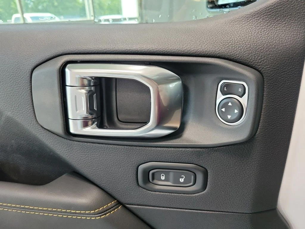 2025 Jeep Wrangler 4-Door Sahara - Photo 24