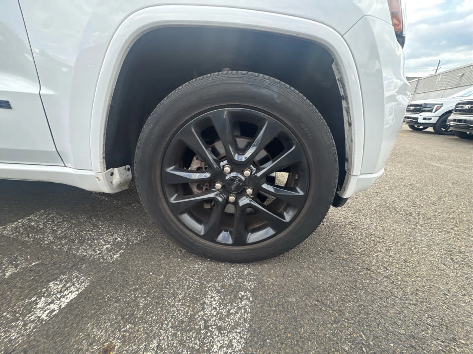 Used 2019 Bright White Clearcoat Jeep Altitude image 35