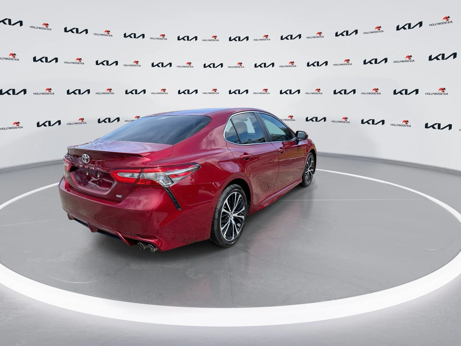 Used 2018 Pearl Toyota SE image 8