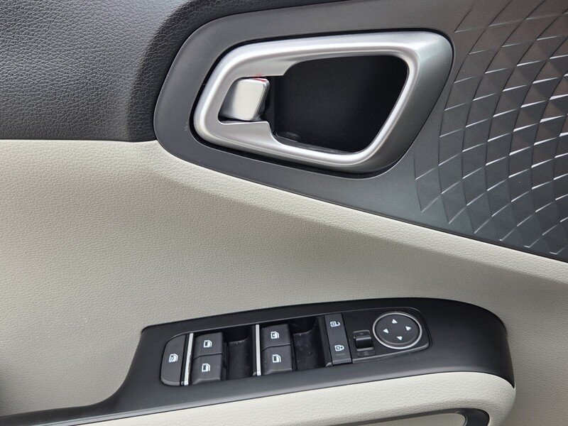 Certified Used 2020 Snow White Pearl KIA S IVT image 21