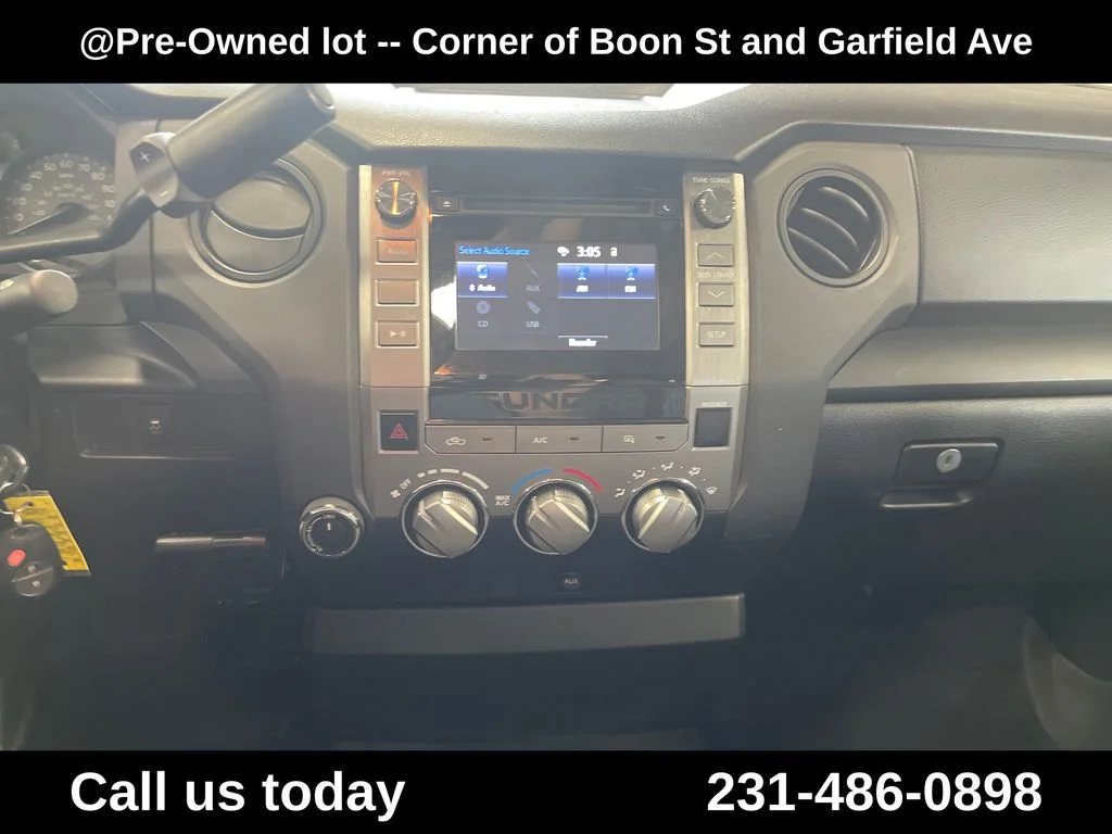 Used 2015 White Toyota SR image 17