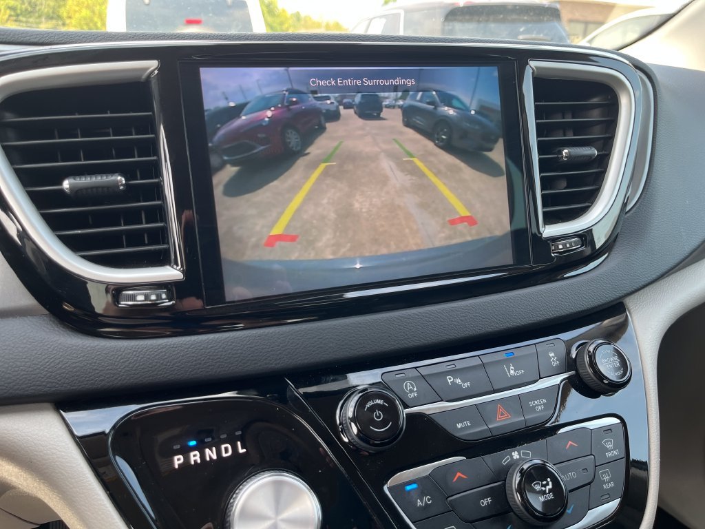 Used 2023 White Chrysler Touring L image 18