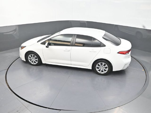 Used 2021 White Toyota LE image 26