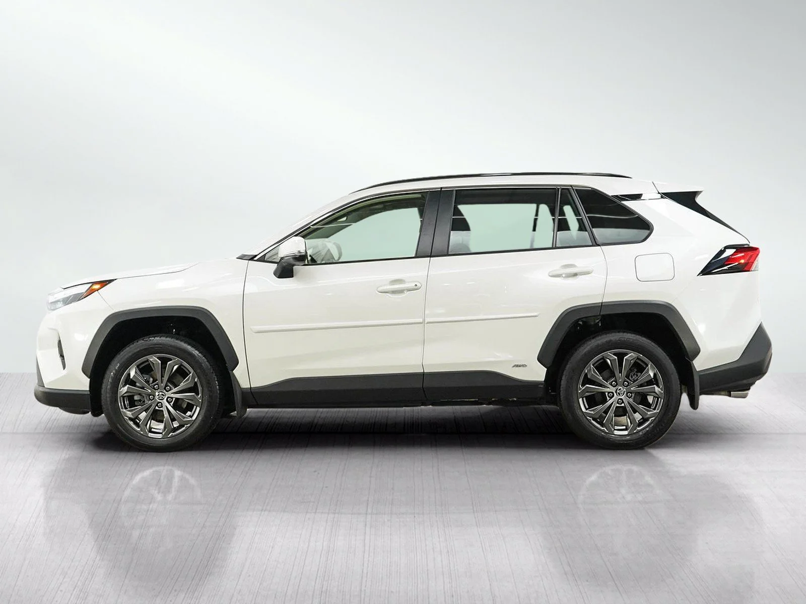 Used 2022 Toyota RAV4 XLE Premium with VIN JTMB6RFV7ND068343 for sale in Wayzata, Minnesota