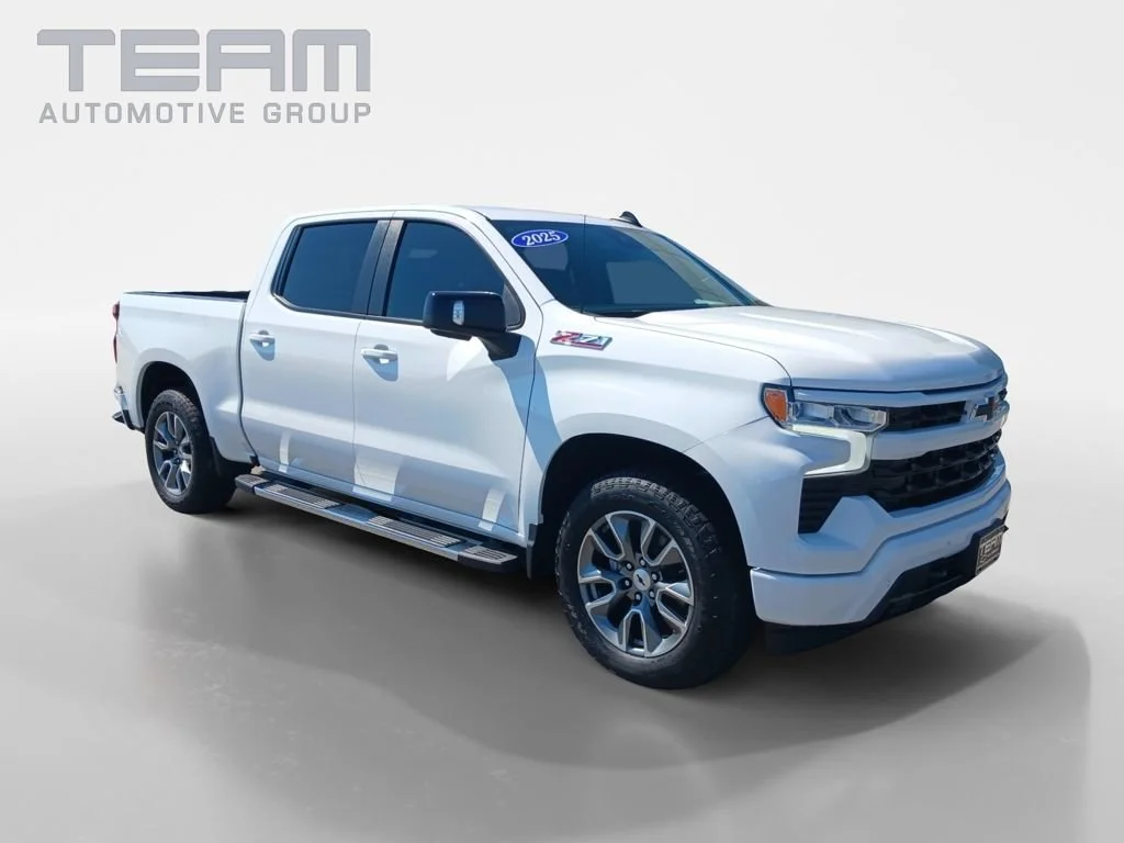 Used 2025 Summit White Chevrolet RST image 1