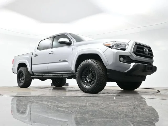 Used 2022 Celestial Silver Metallic Toyota SR5 image 20