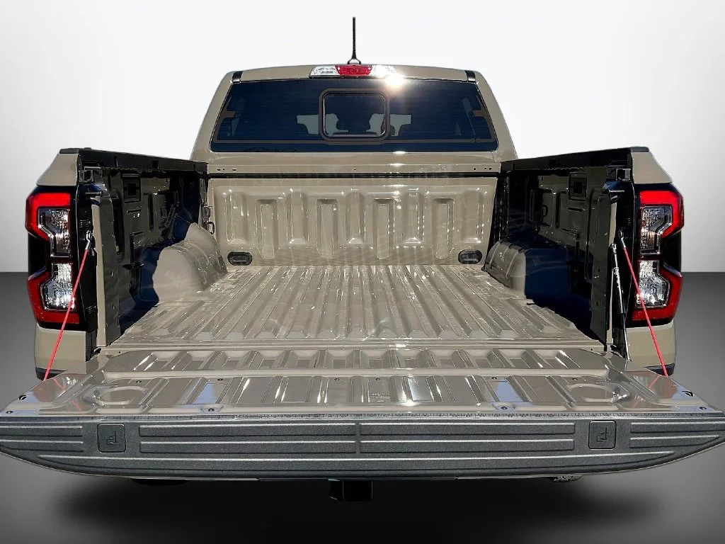 New 2026 Marsh Gray Ford XLT image 17