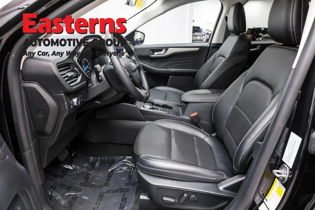 Used 2021 Black Ford SEL image 14