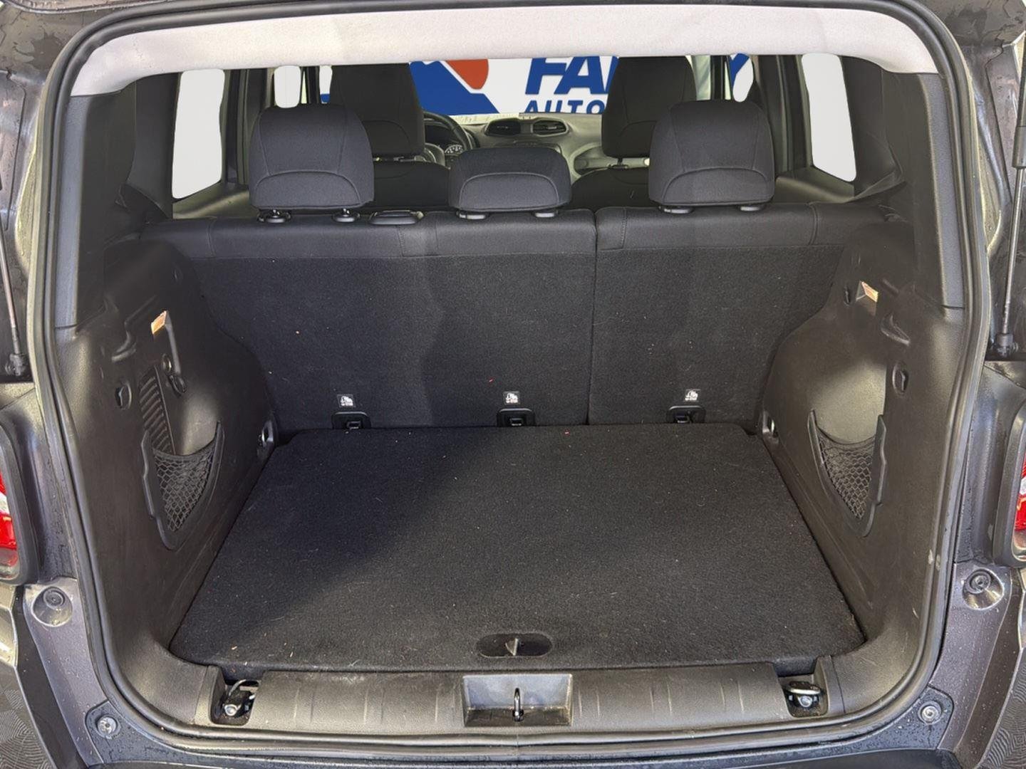 Used 2017 Granite Crystal Metallic Clearcoat Jeep Latitude image 8