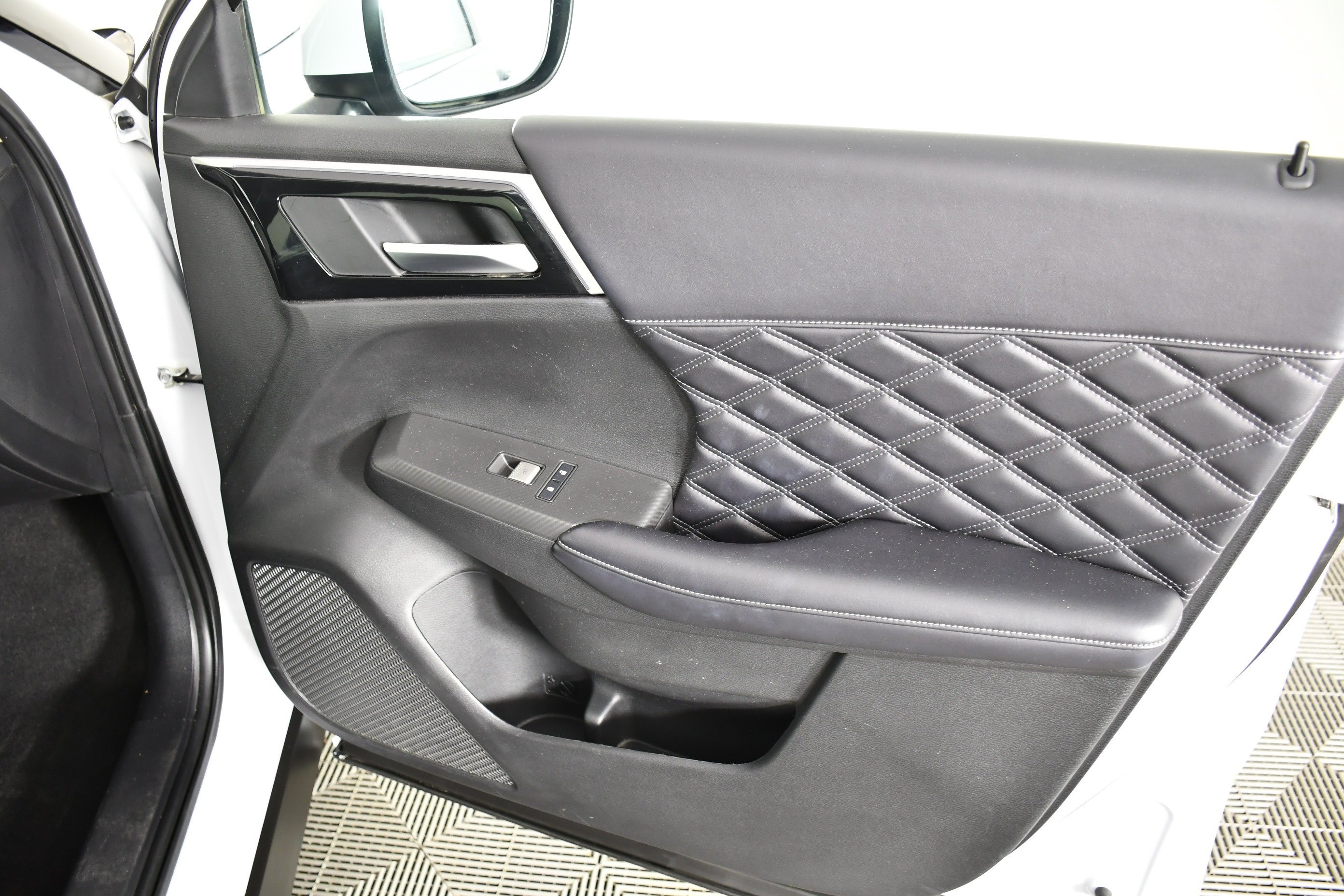2024 Mitsubishi Outlander SEL - Photo 39