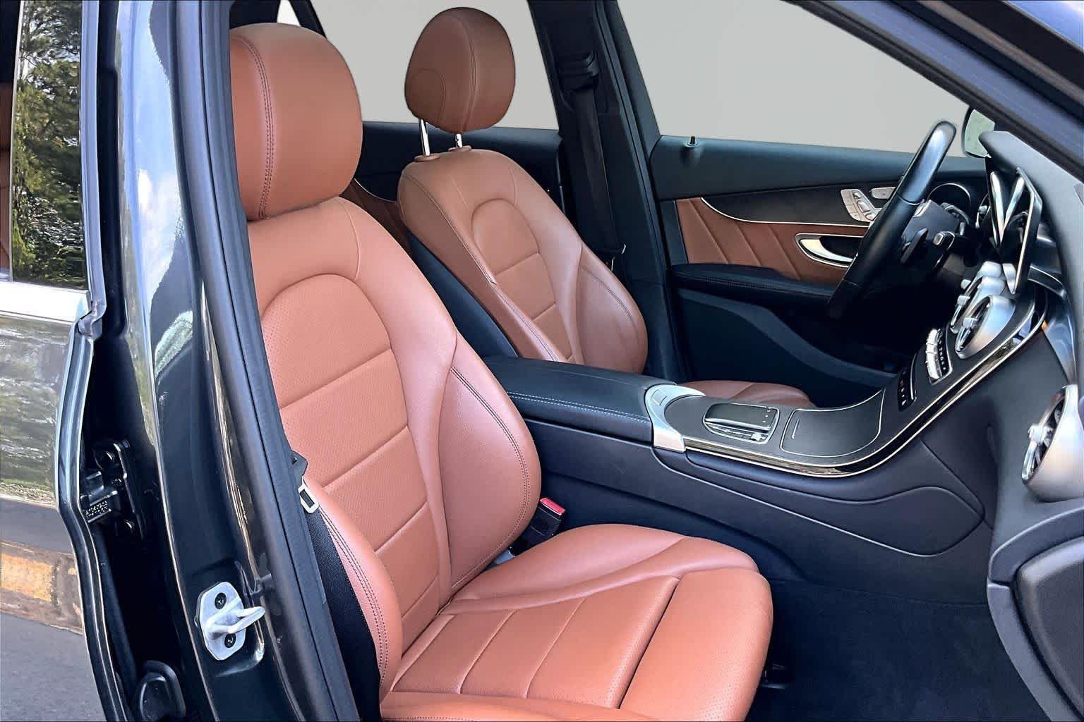 Used 2022 Graphite Grey Metallic Mercedes-Benz GLC 300 image 9