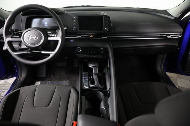 2025 Hyundai Elantra Blue - Photo 24