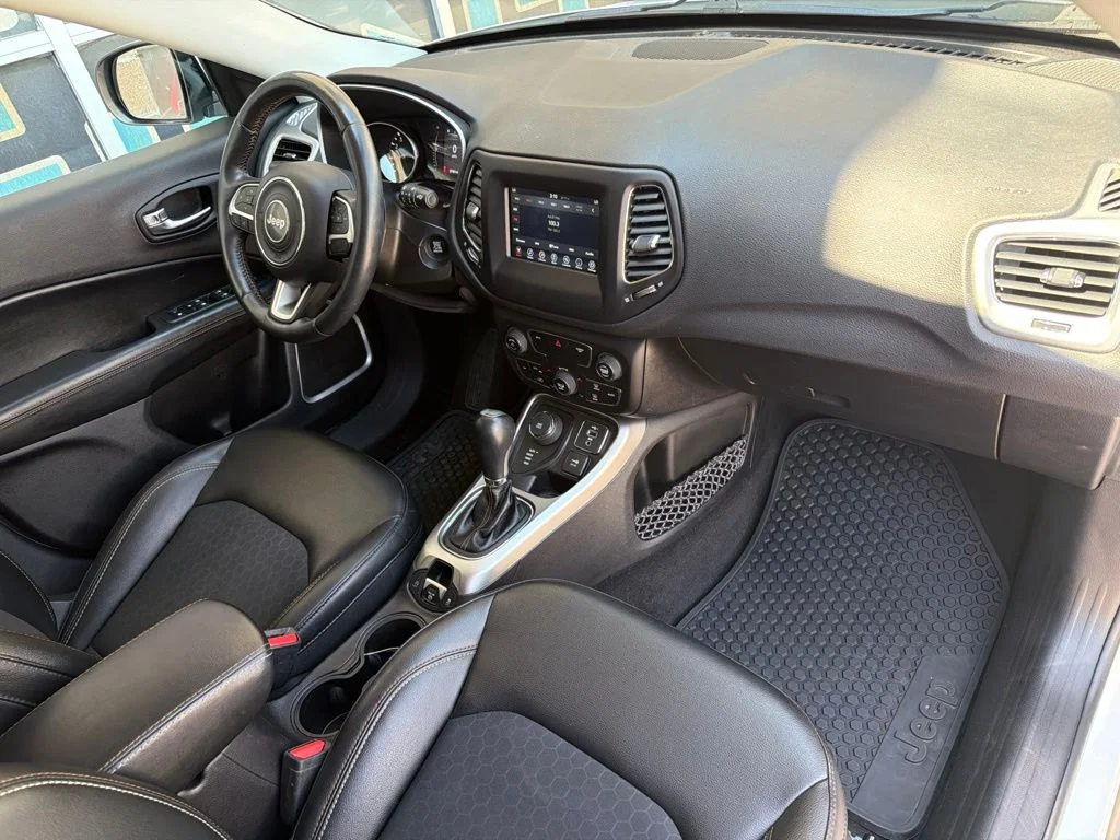 Used 2019 White Jeep Latitude image 17