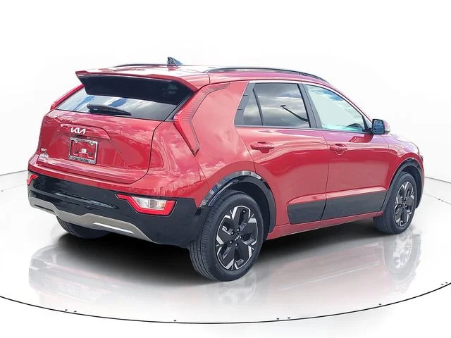 Used 2025 Red Kia Wind image 5
