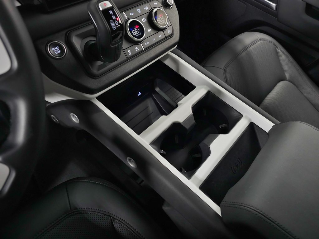 2025 LAND ROVER DEFENDER - Image 32