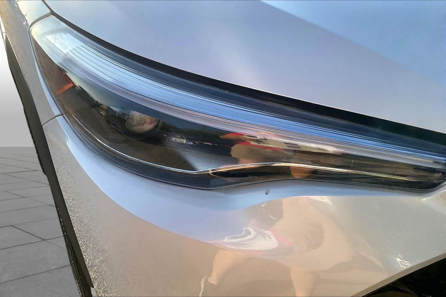 Used 2025 Wind Chill Pearl Toyota Hybrid XSE image 28