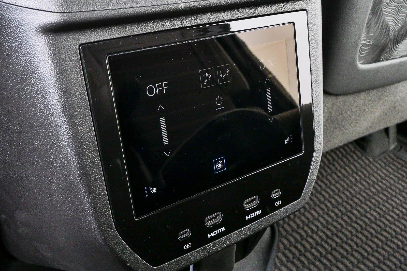 2026 GMC Yukon Denali Ultimate - Photo 21