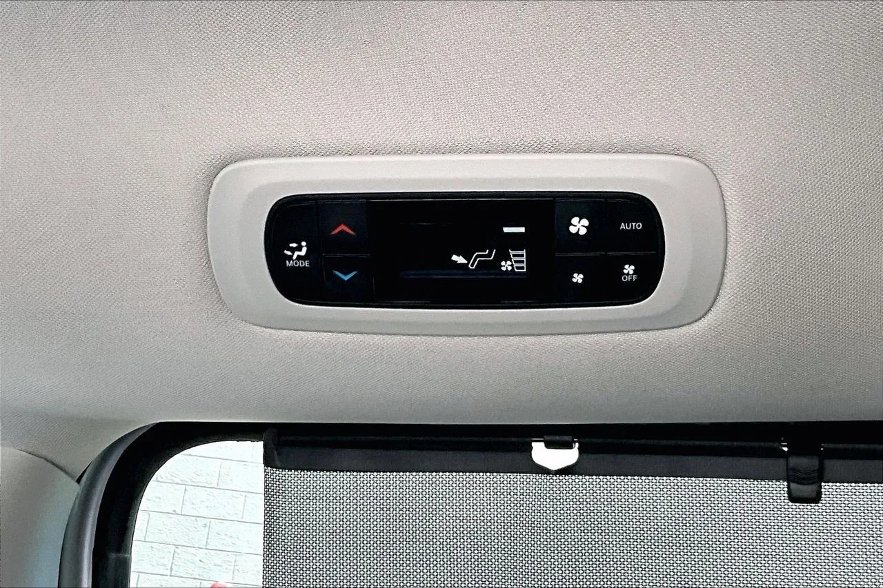 Used 2024 Silver Chrysler Touring L image 15