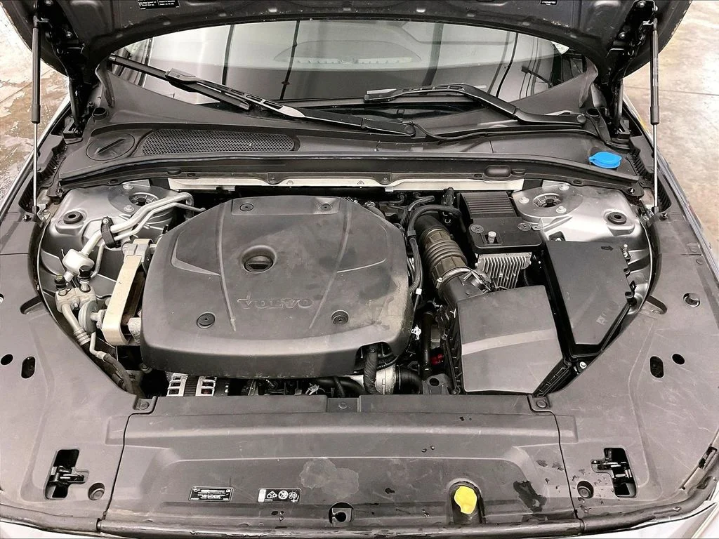 Used 2019 Gray Volvo T6 Momentum image 14