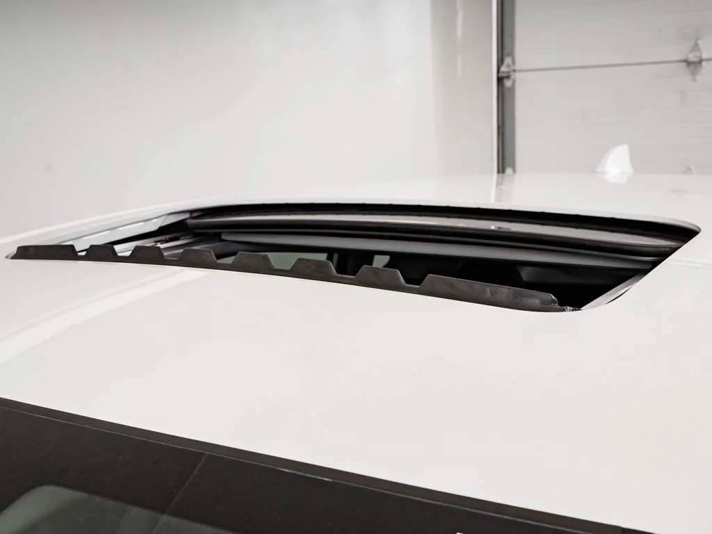 Used 2025 Platinum White Pearl Acura  image 14
