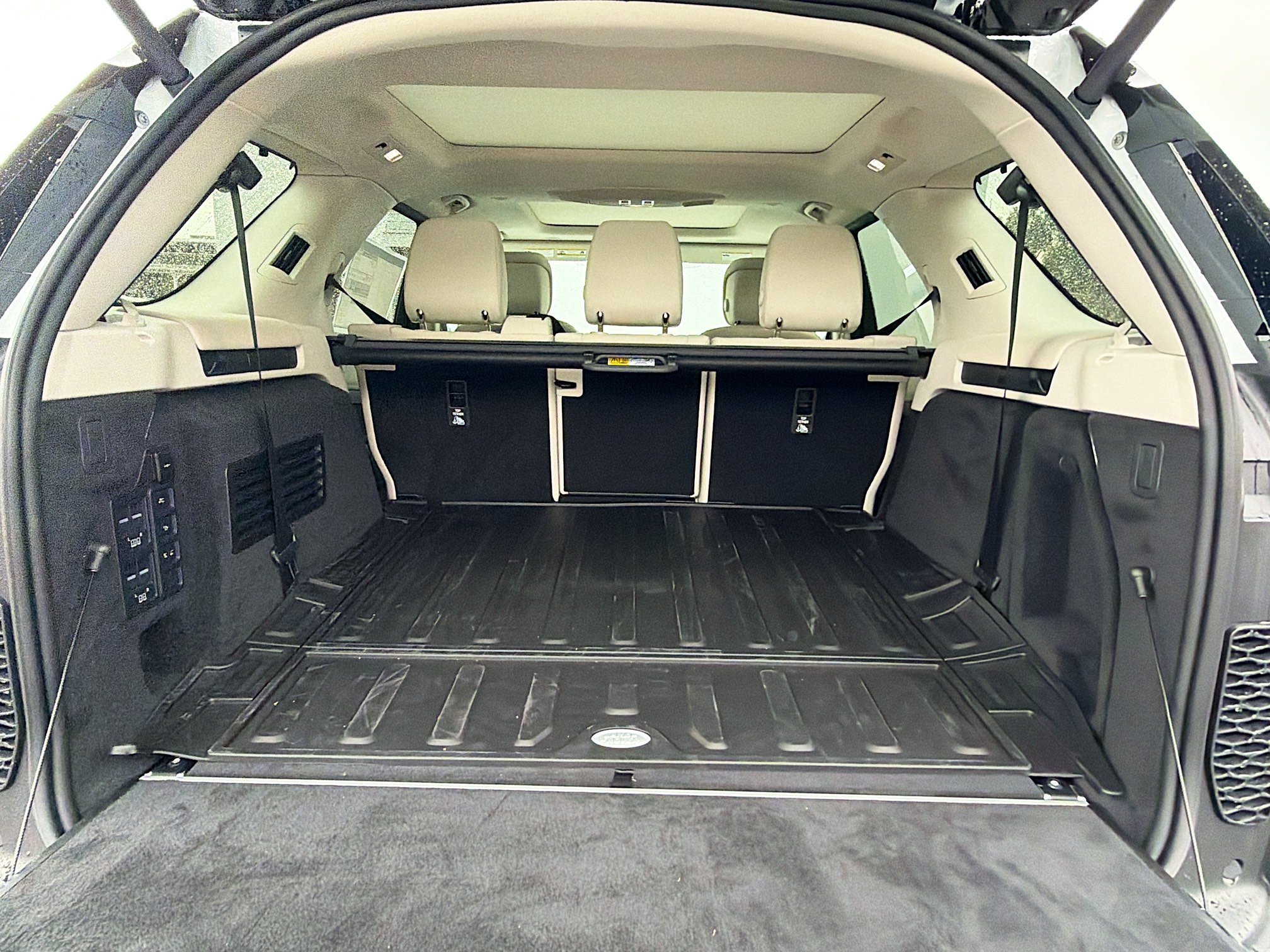 New 2026 Fuji White Land Rover Gemini Edition image 12