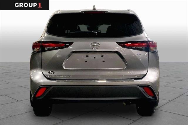 Certified Used 2025 PRECIOUS METAL Toyota  image 5