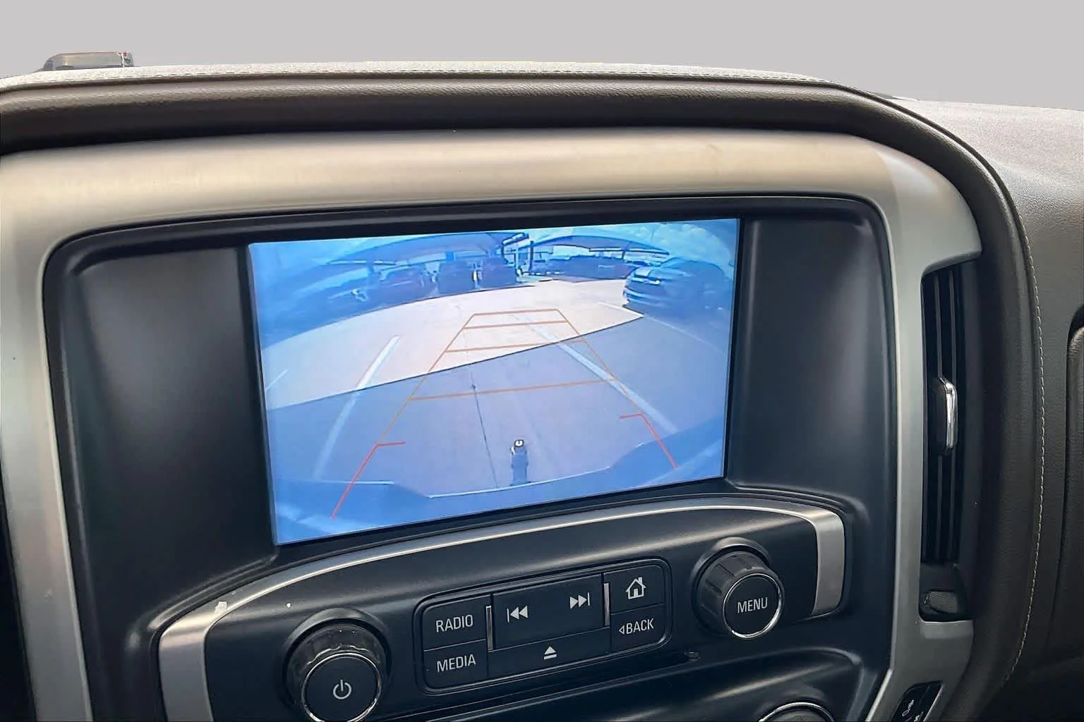 Used 2018 White Frost Tricoat GMC SLT image 25