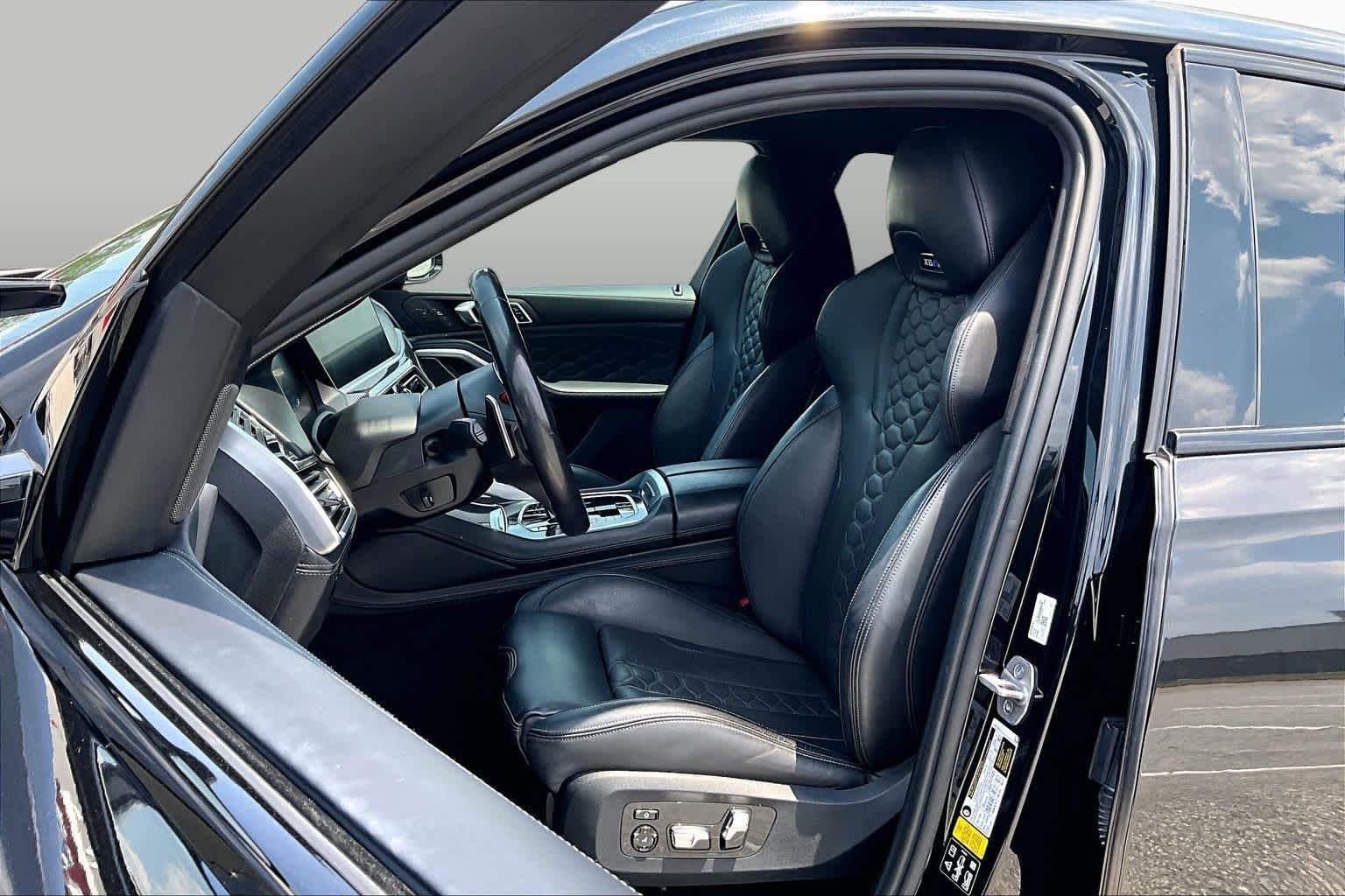 Used 2022 Black Sapphire Metallic BMW  image 8
