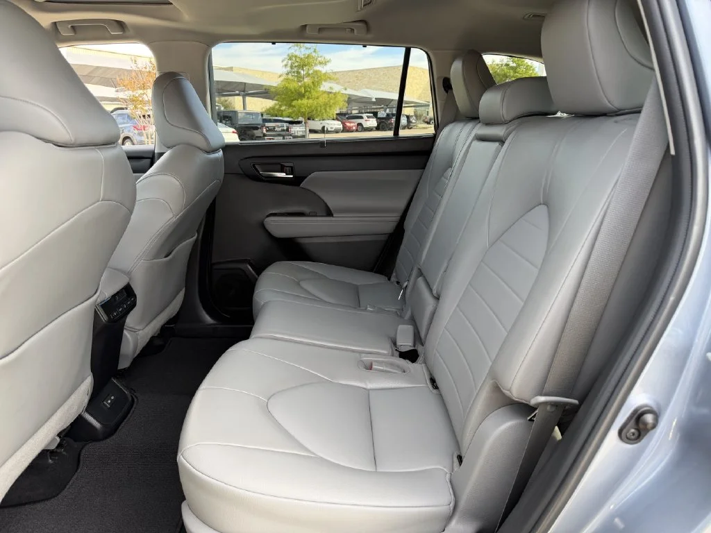 Used 2022  Toyota XLE image 28