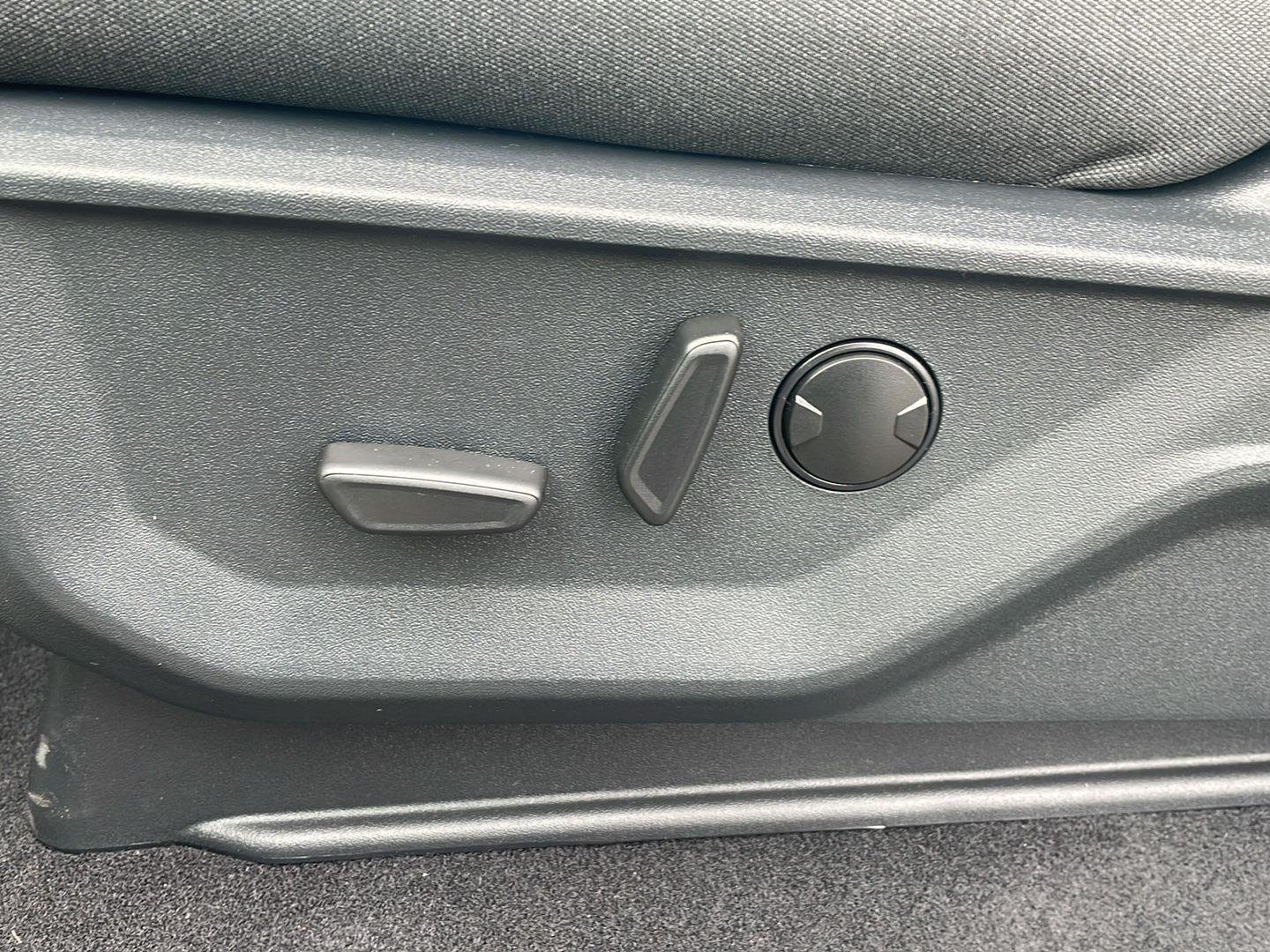 New 2026 Carbonized Gray Metallic Ford XLT image 10