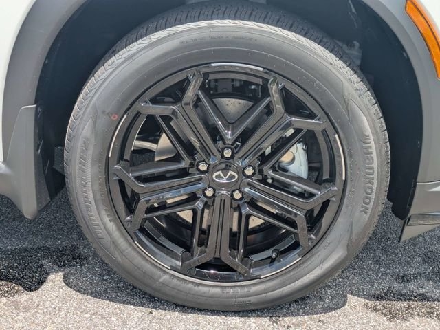 New 2027 2T RAD WHT INFINITI Sport AWD image 11