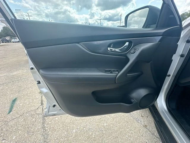 Used 2019 Silver Nissan SV image 23